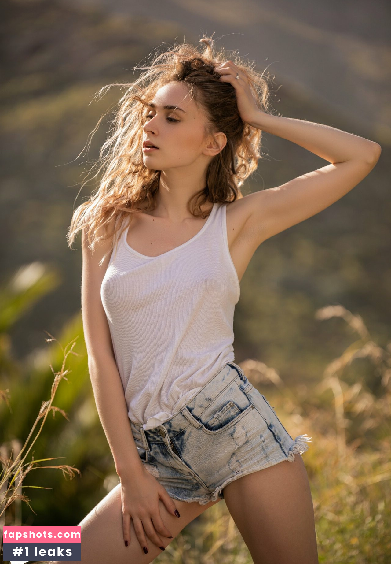 Yana West gallery photo #28