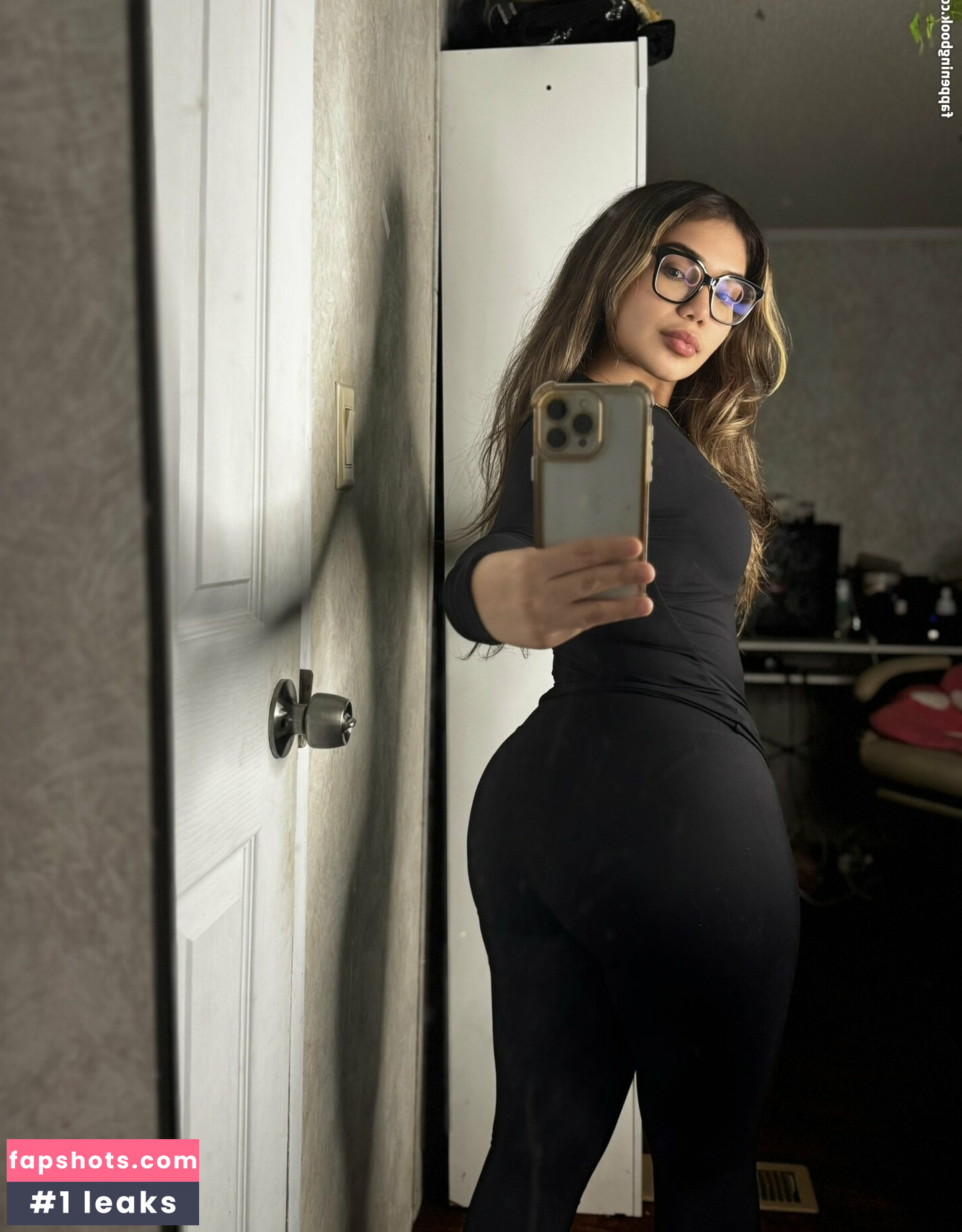 yanelly gallery photo #8