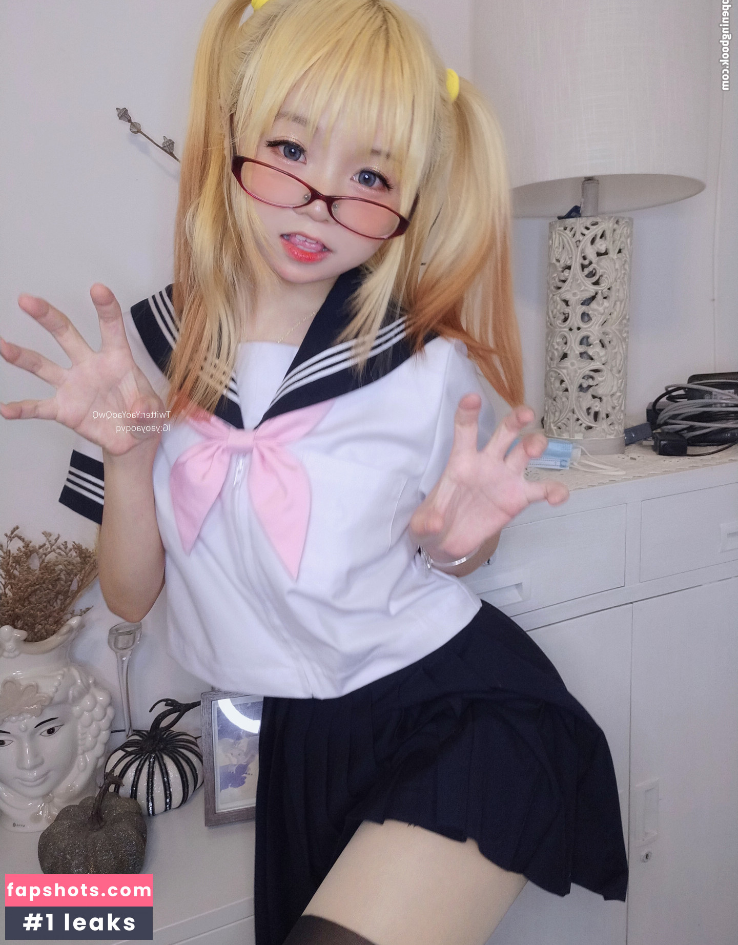 YaoYaoQwQ gallery photo #165