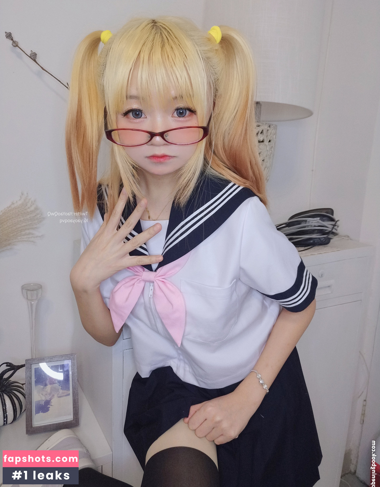 YaoYaoQwQ gallery photo #167