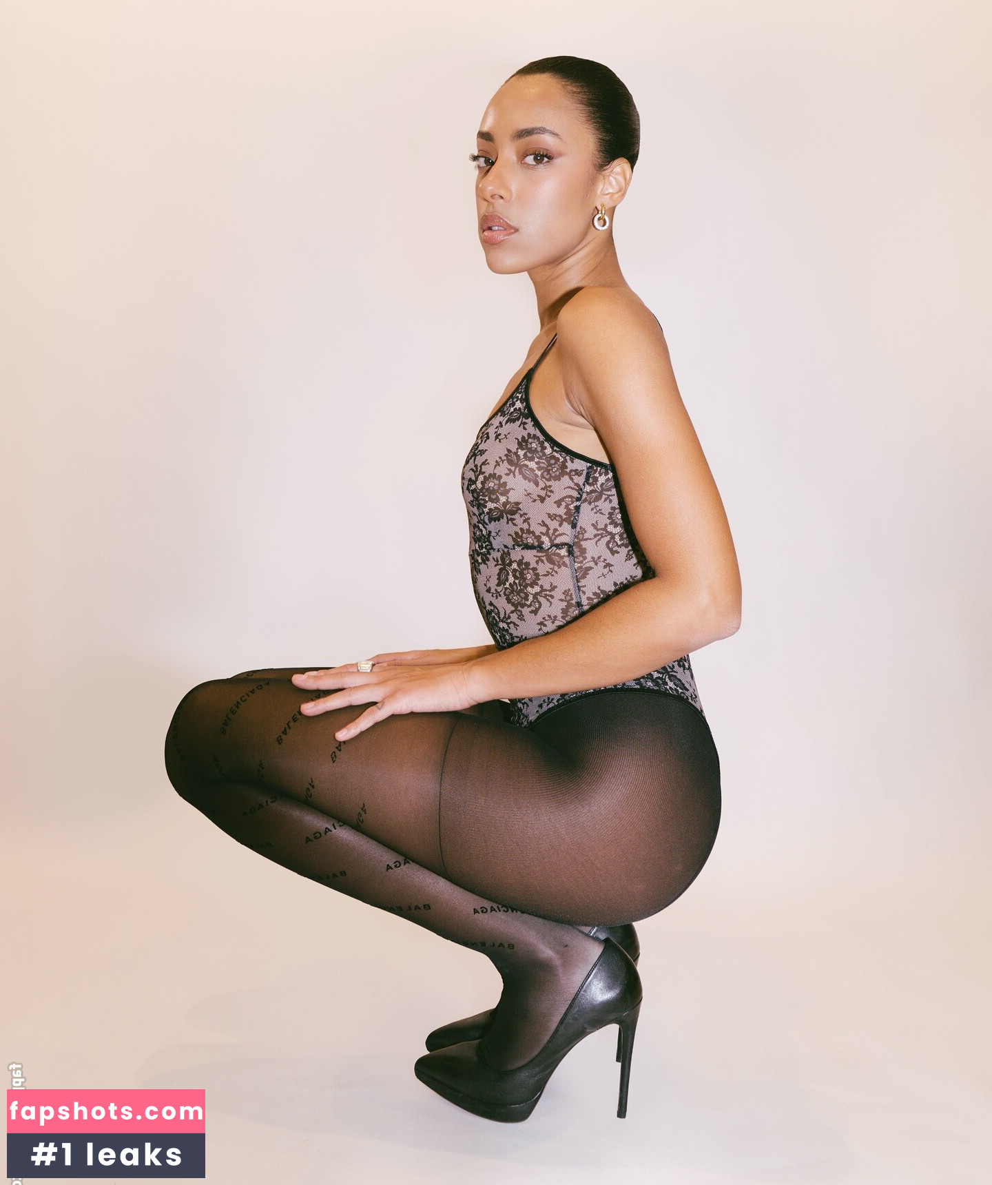 Yara Charry Nude Leaks OnlyFans Photos #7 - LeakJerk