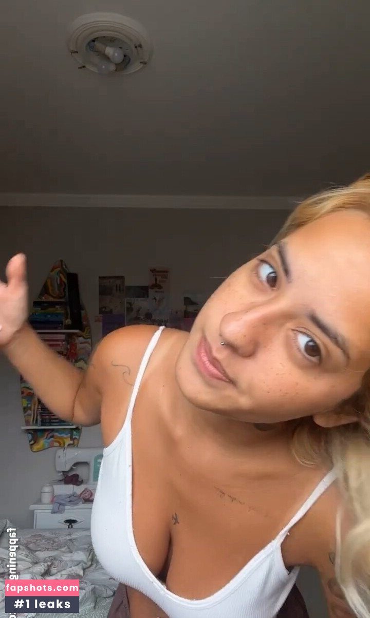 Yara Lore gallery photo #3