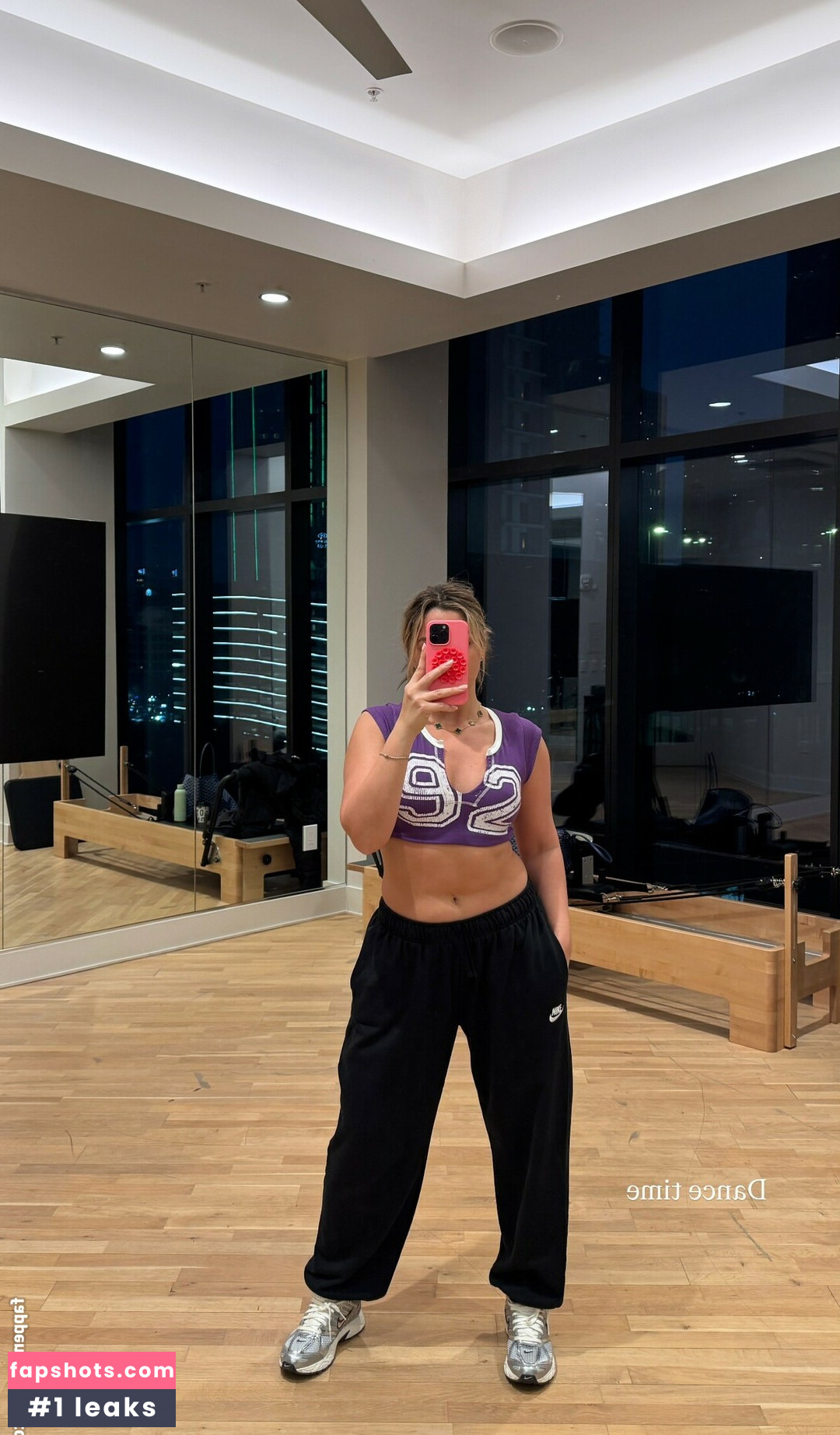 Yarden Harham gallery photo #2