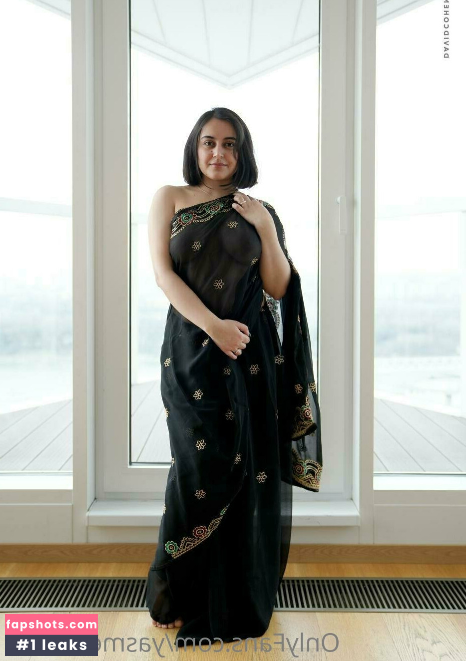 Yasmeena gallery photo #3