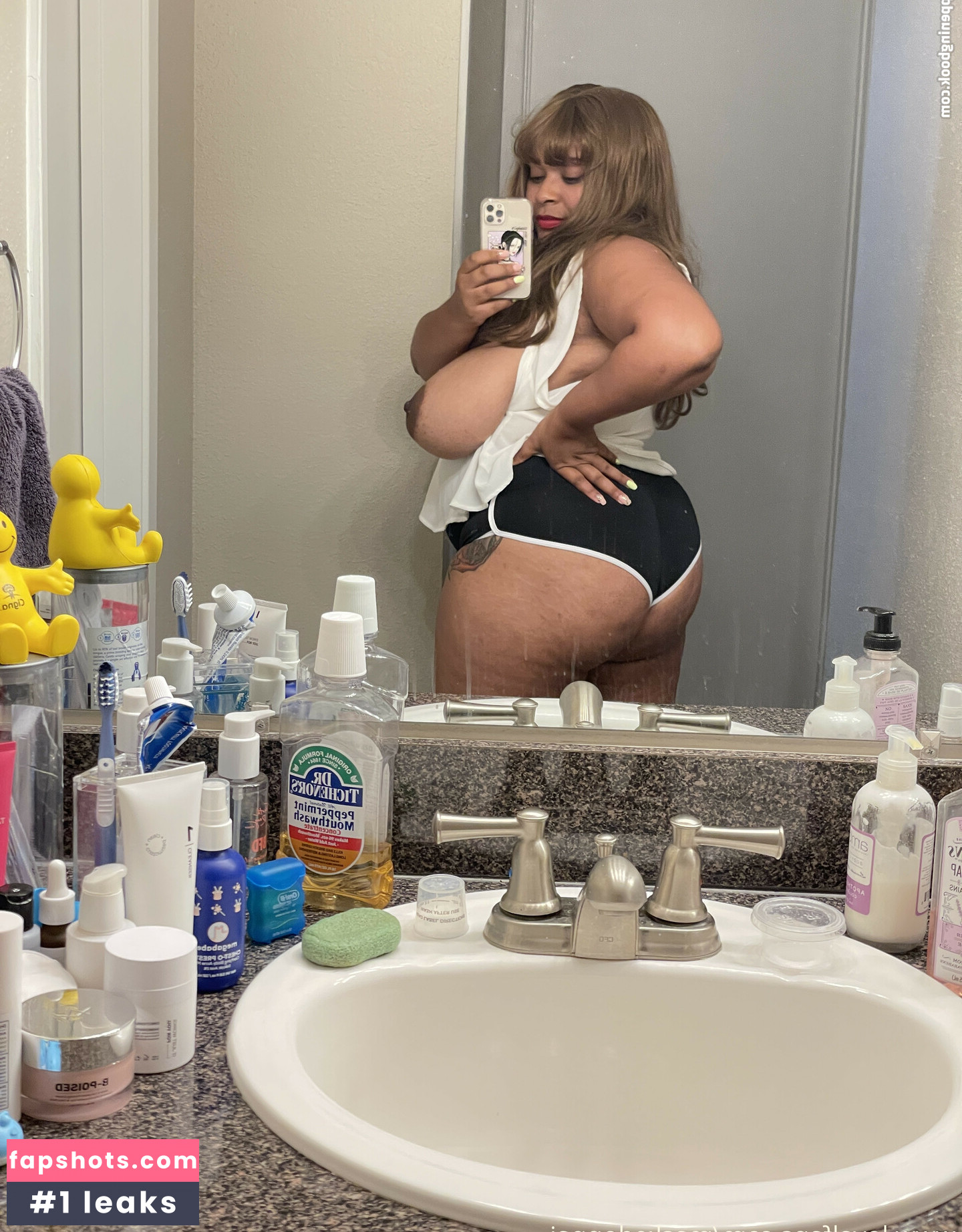 Yasmin_irl gallery photo #10