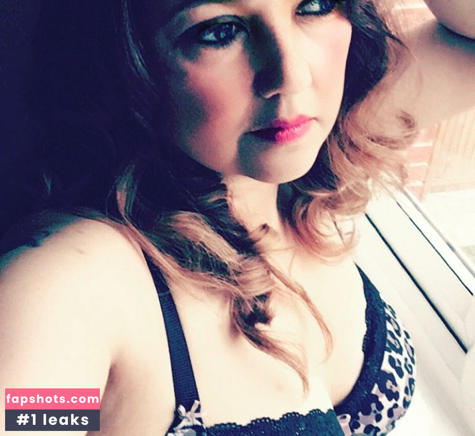 Yasmin gallery photo #9