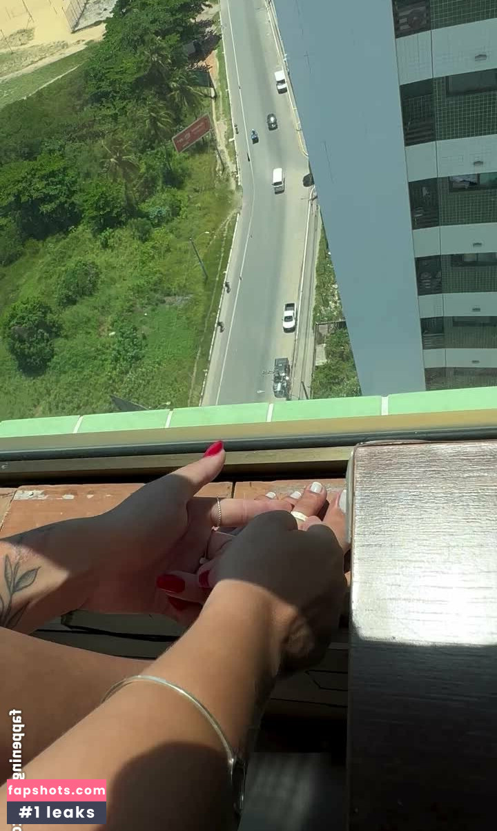 Yasmin Tralha gallery photo #3