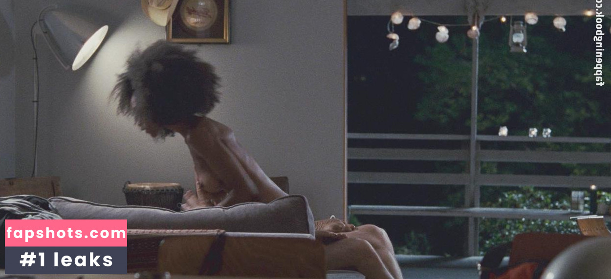 Yaya DaCosta gallery photo #14