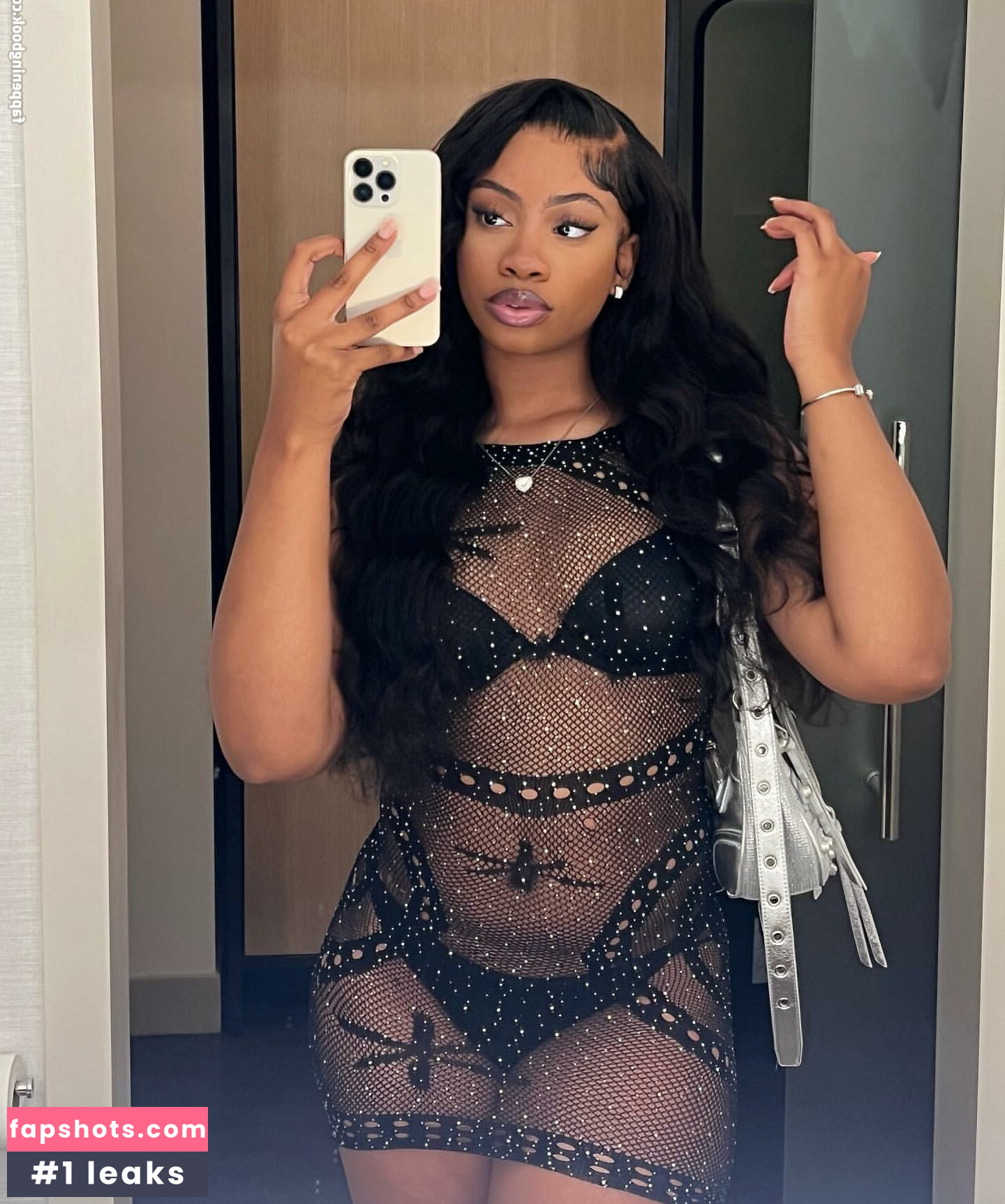 Yazmynswrld gallery photo #2