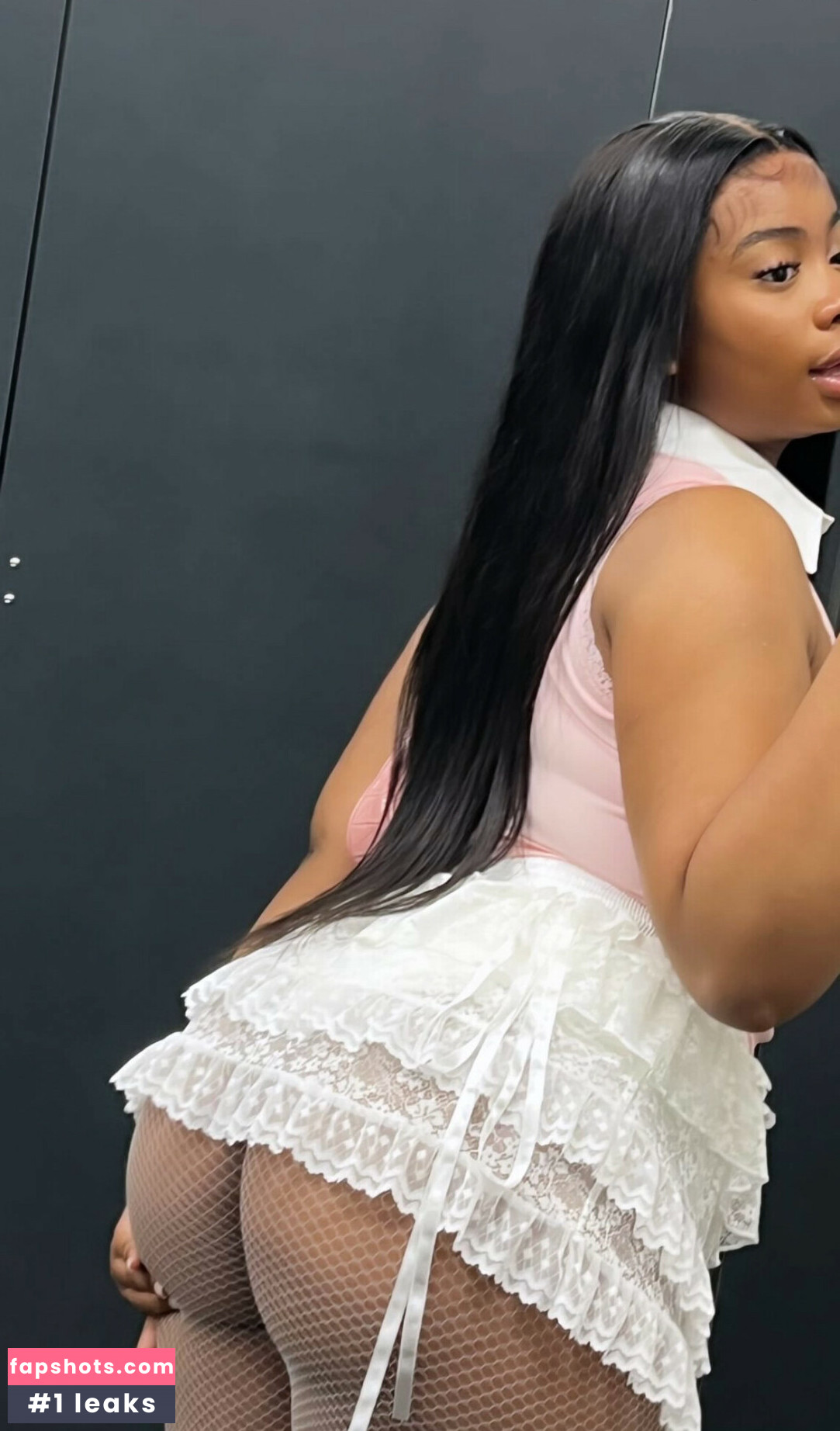 Yazmynswrld gallery photo #19