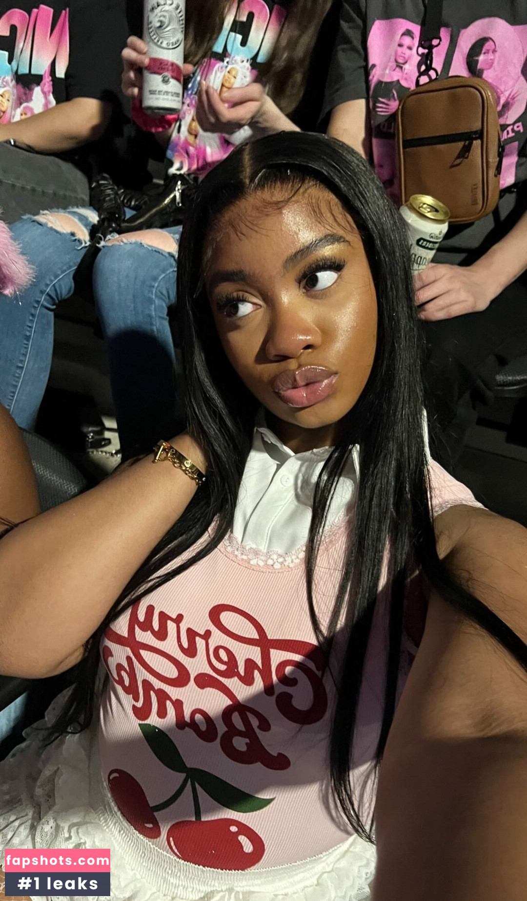 Yazmynswrld gallery photo #20