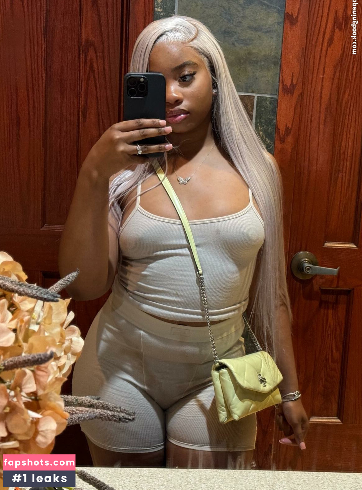 Yazmynswrld gallery photo #3