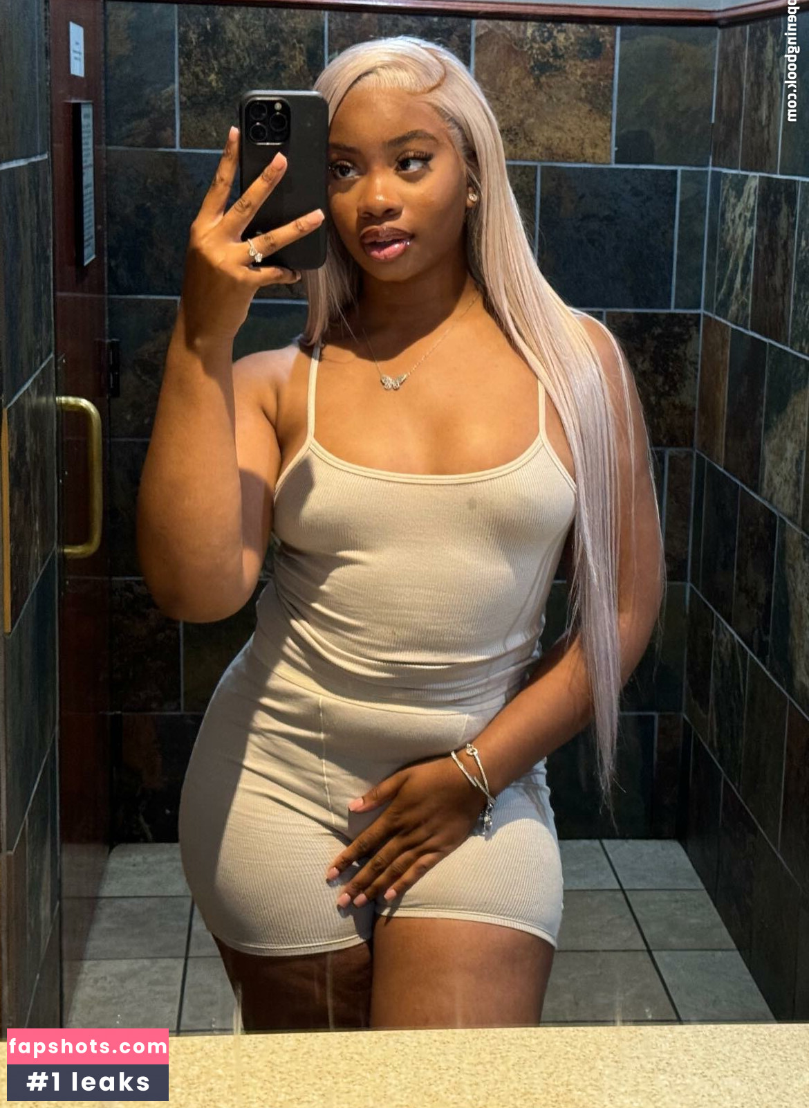 Yazmynswrld gallery photo #10