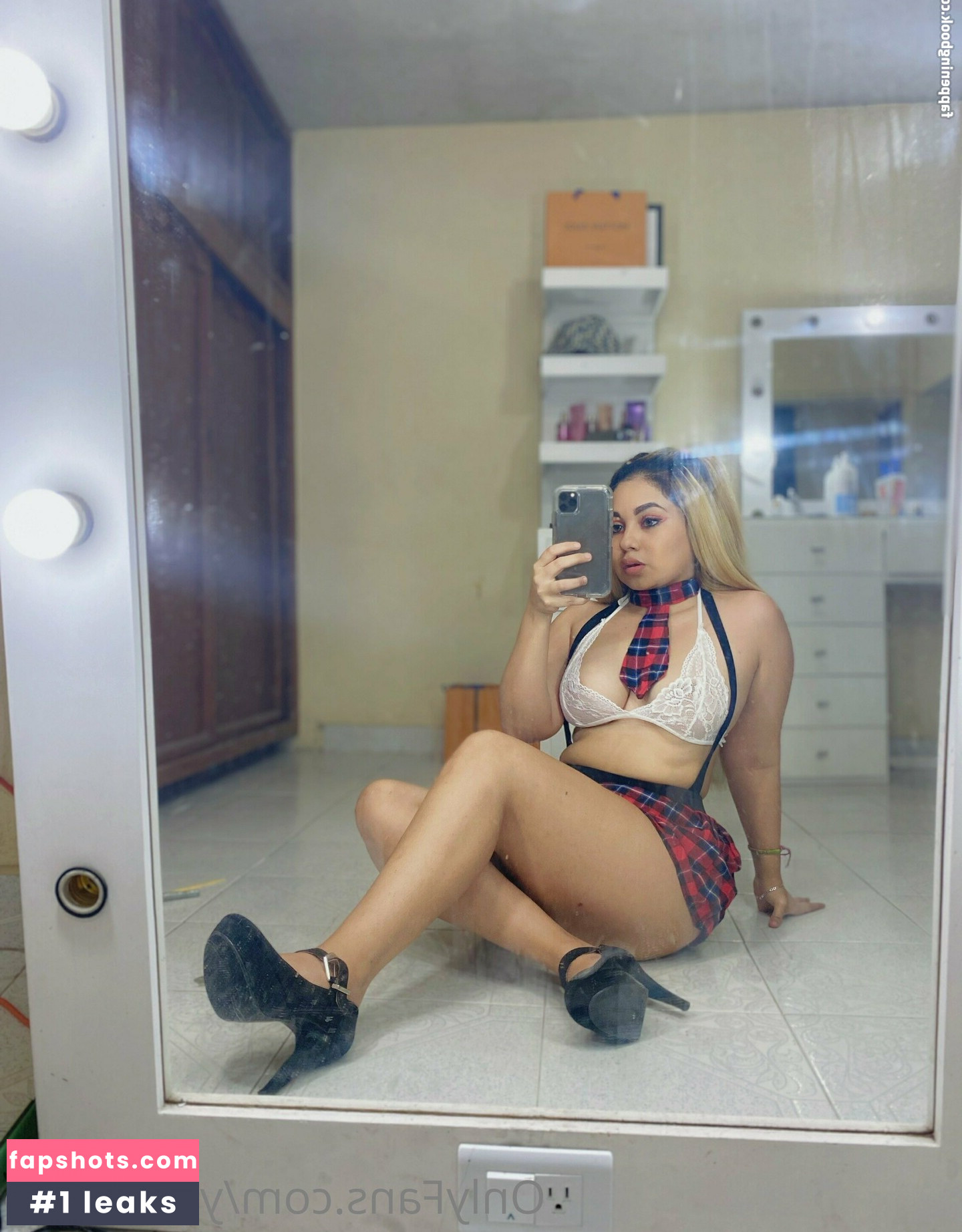 yelshapao nude babe gallery