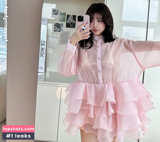 Yeon Yu gallery photo #10