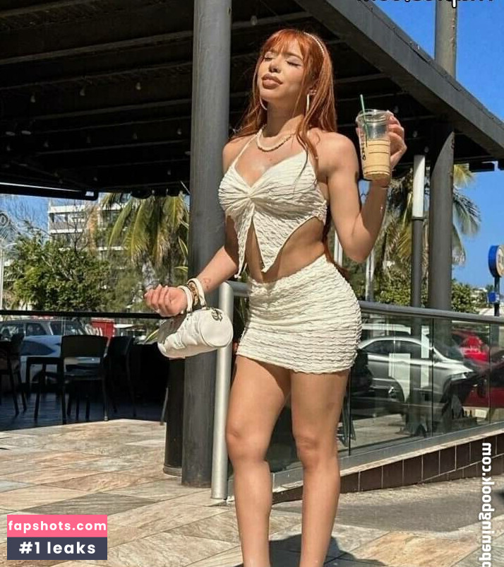 Yeri Mía gallery photo #15