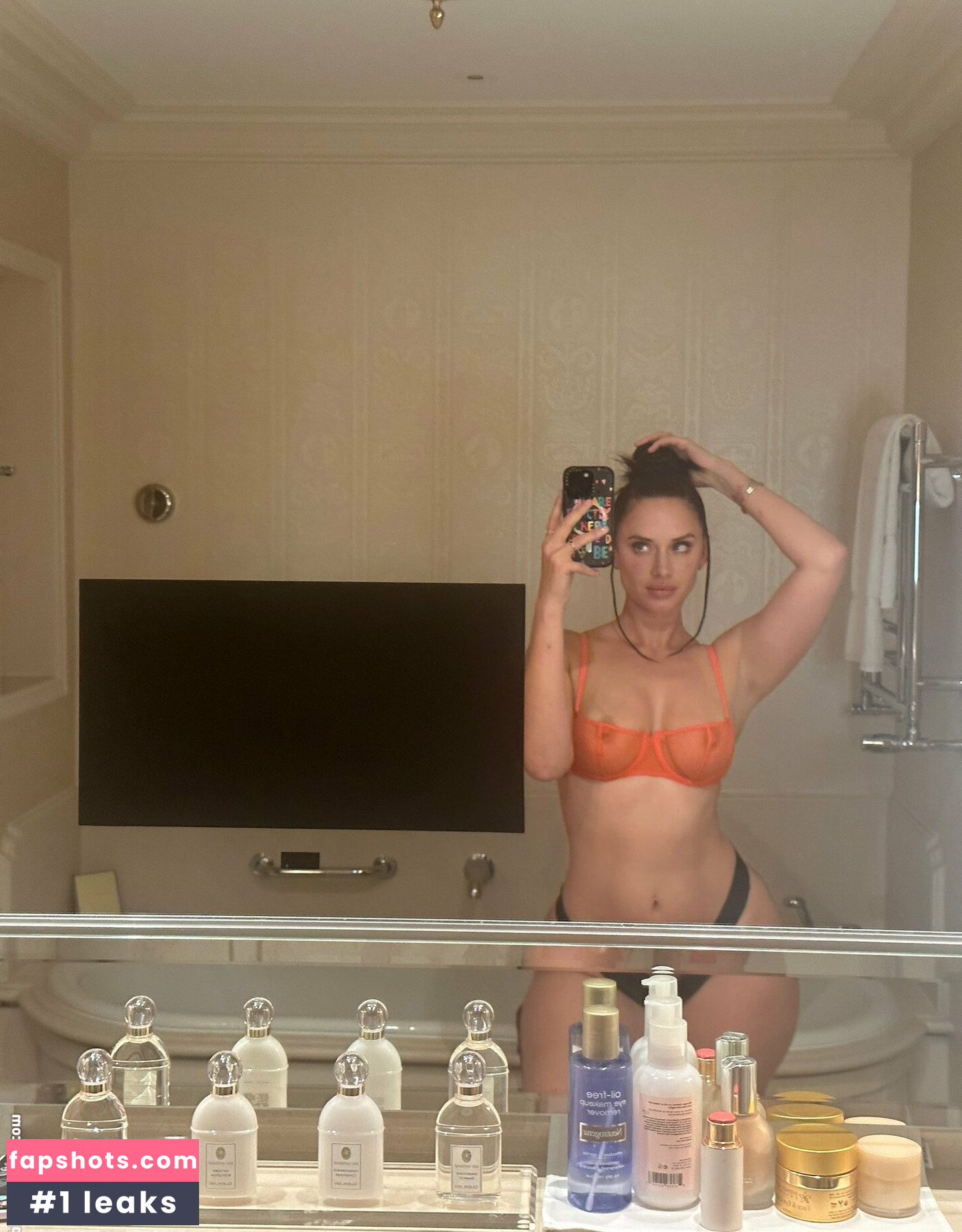 Yes Julz gallery photo #16