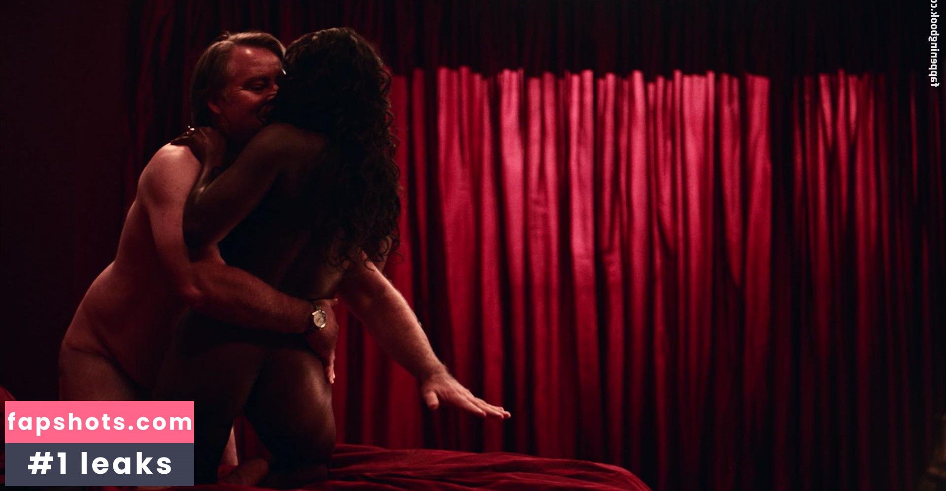 Yetide Badaki gallery photo #23