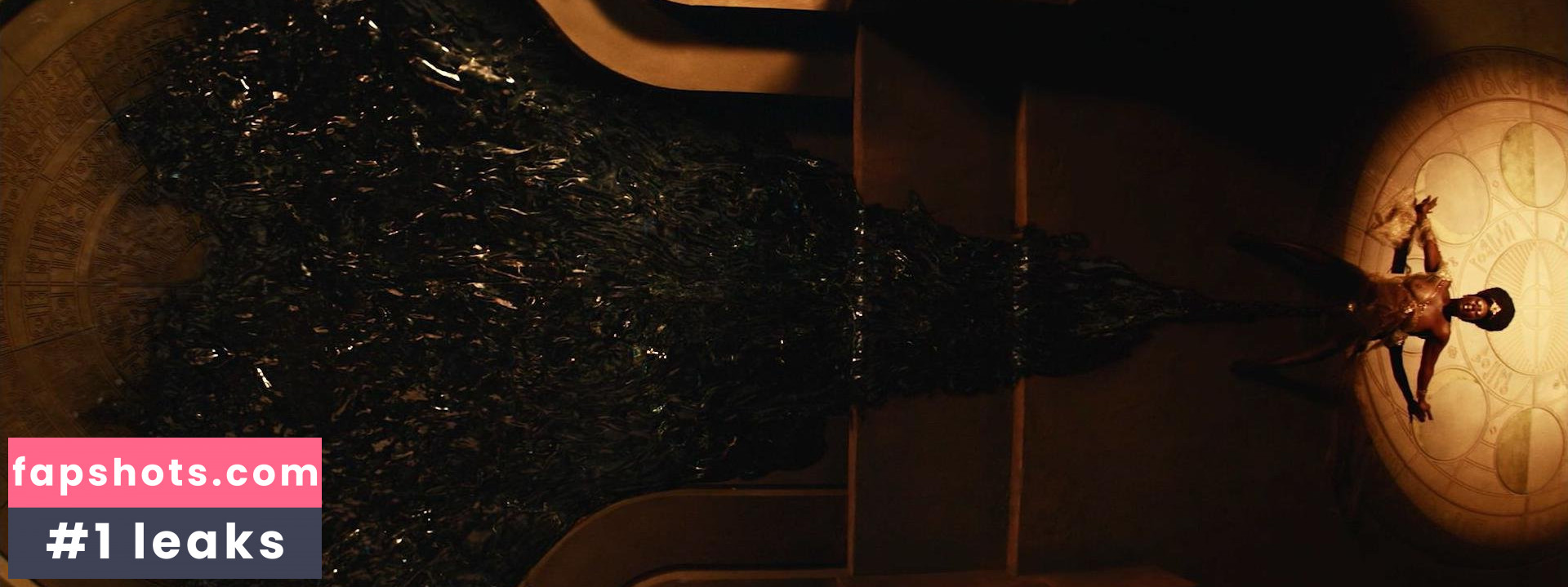 Yetide Badaki gallery photo #25