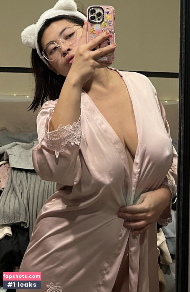 Yi Lin gallery photo #10