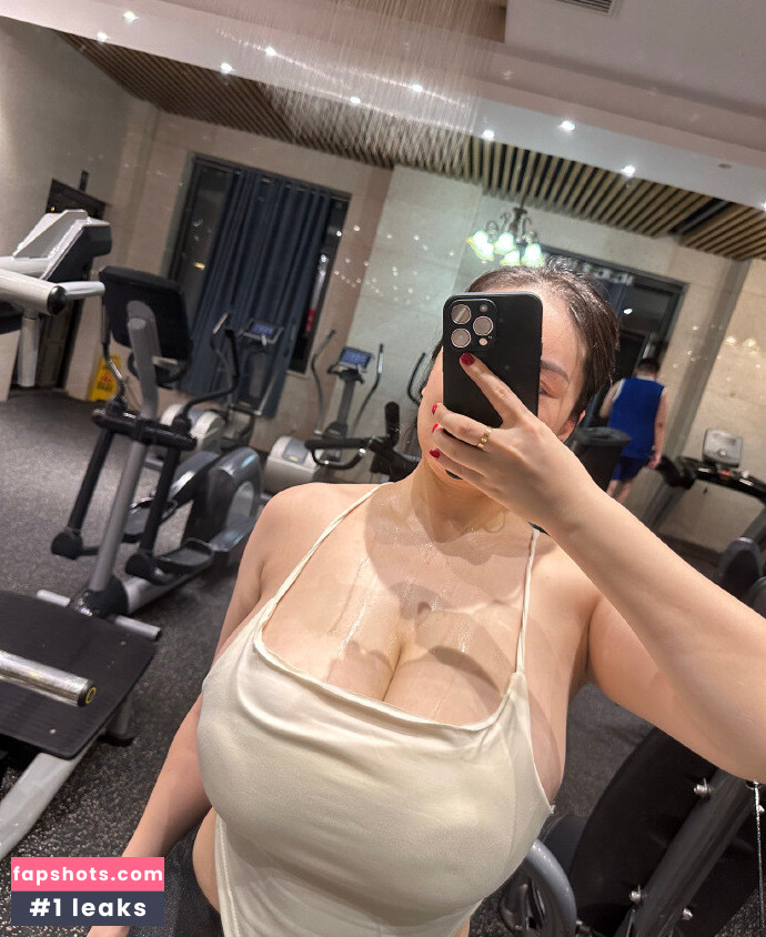 Yi Yang gallery photo #2