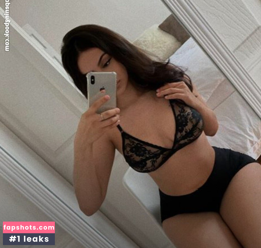 Yiico nude babe gallery