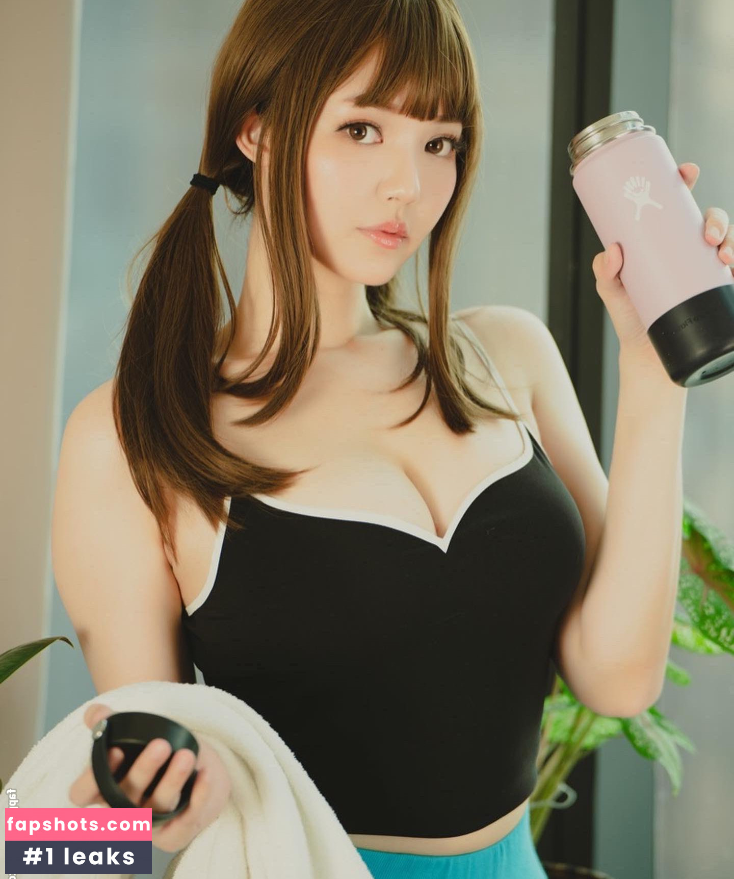 Ying Tze gallery photo #144