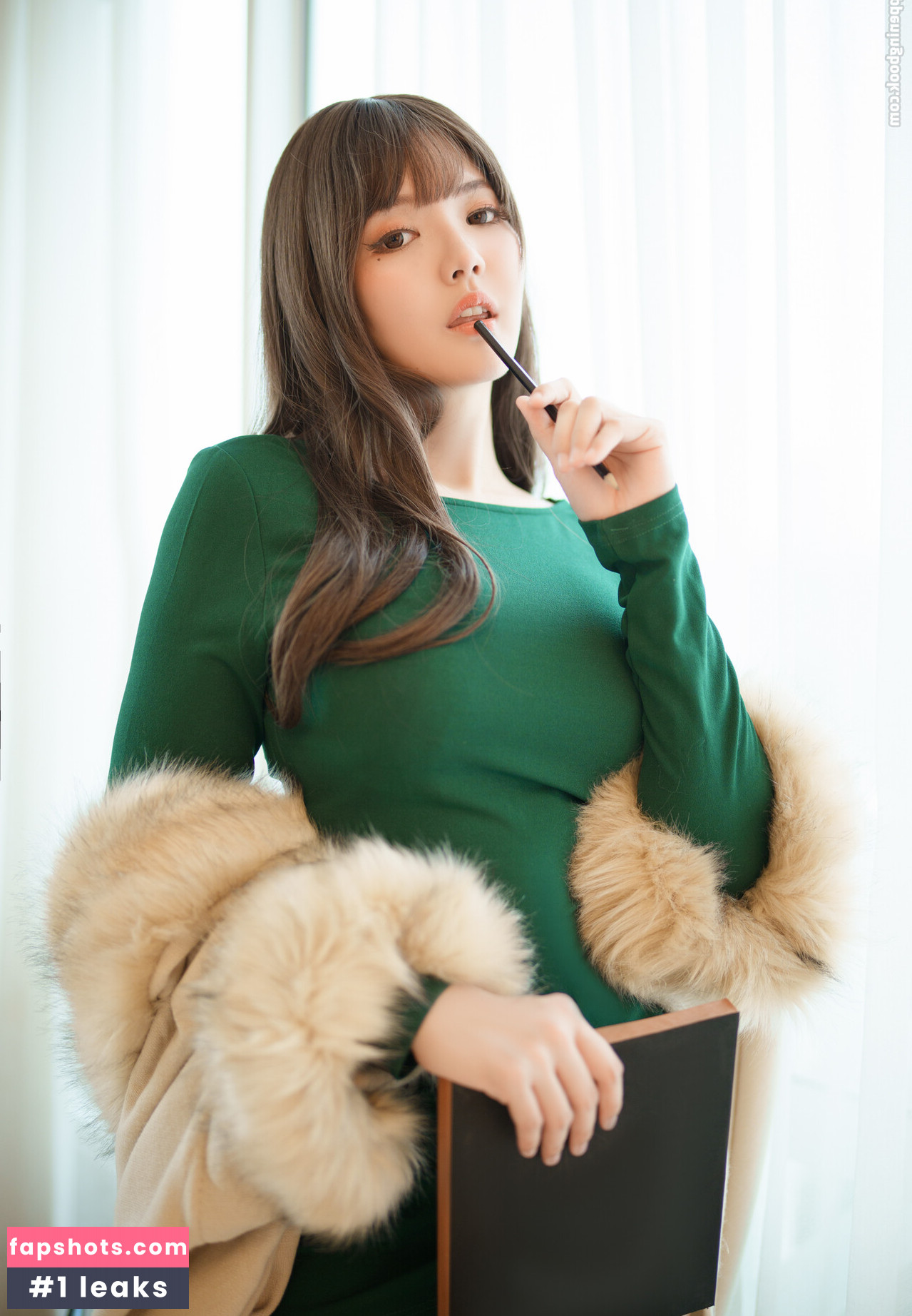 Ying Tze gallery photo #39