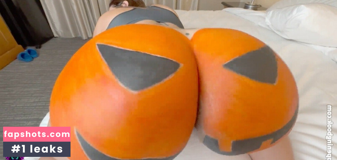 Yiny Leon gallery photo #188