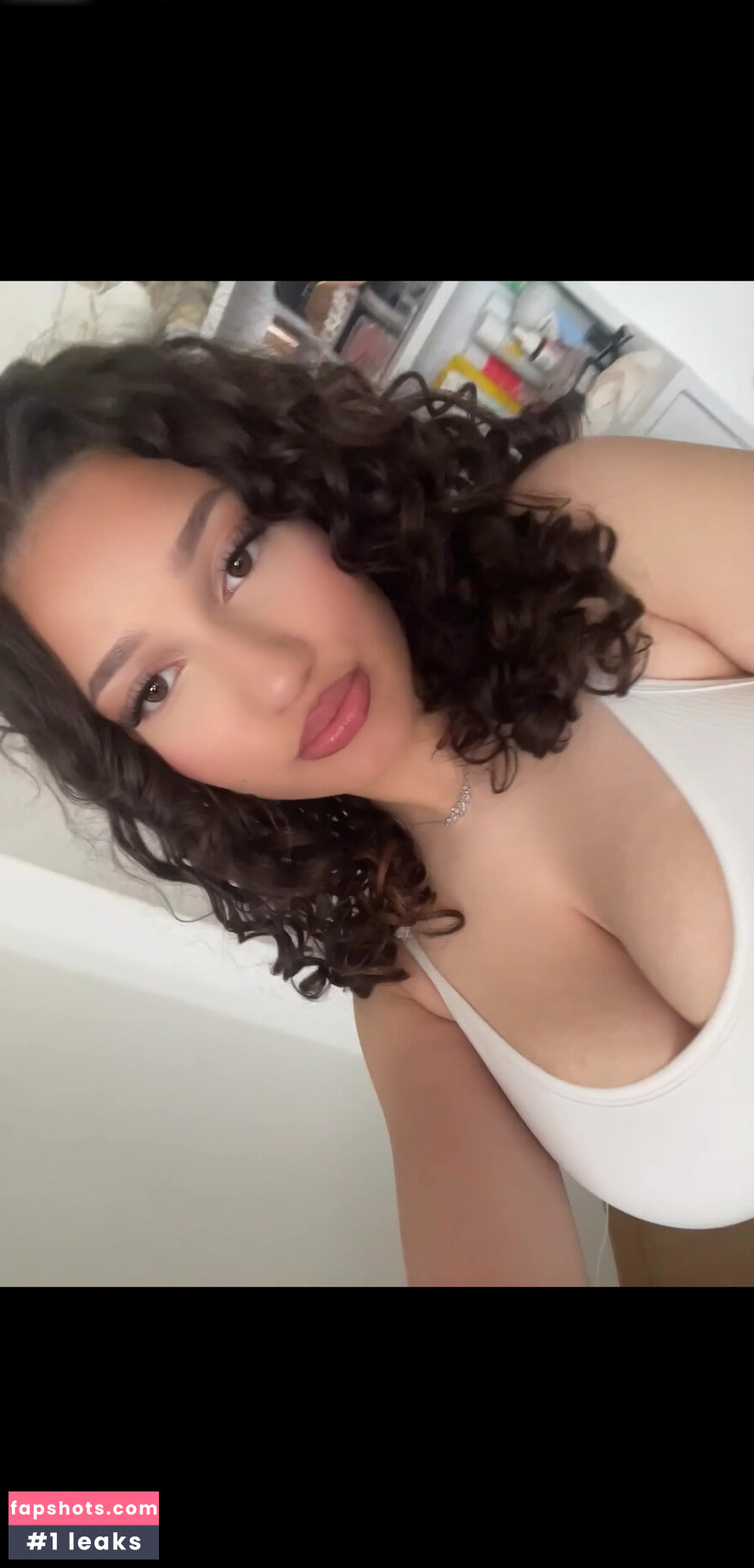 Yisel gallery photo #5