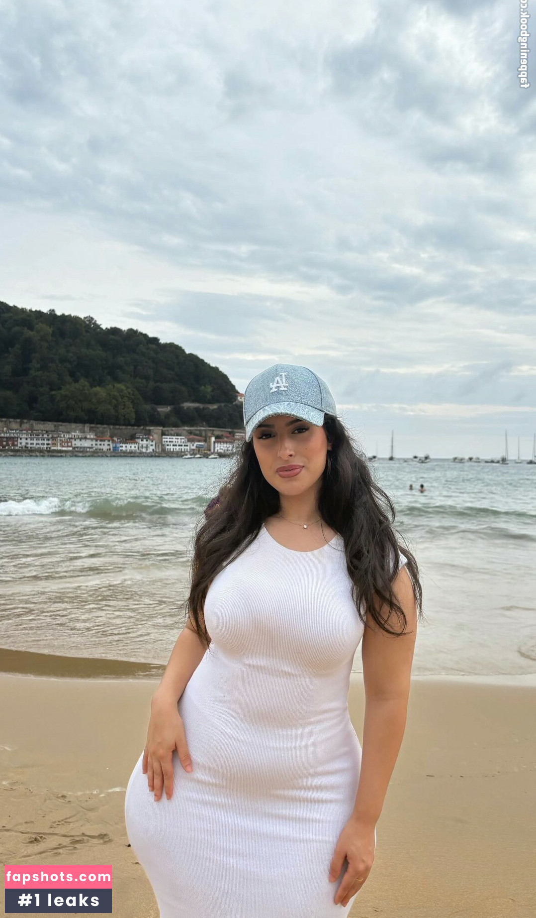 YiYi gallery photo #2