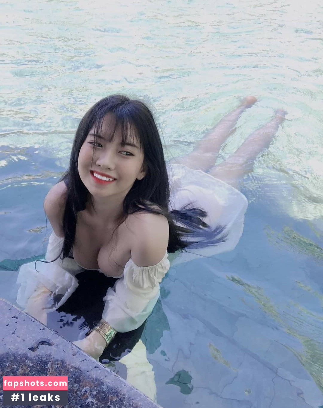 YiYi gallery photo #28