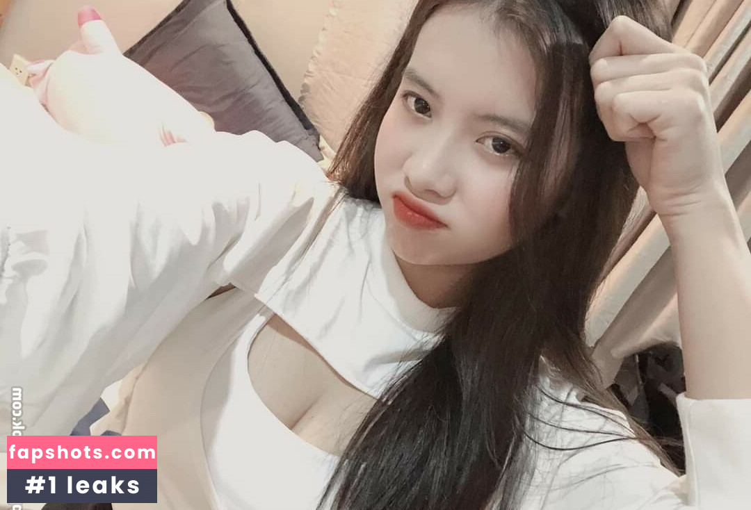 YiYi gallery photo #30