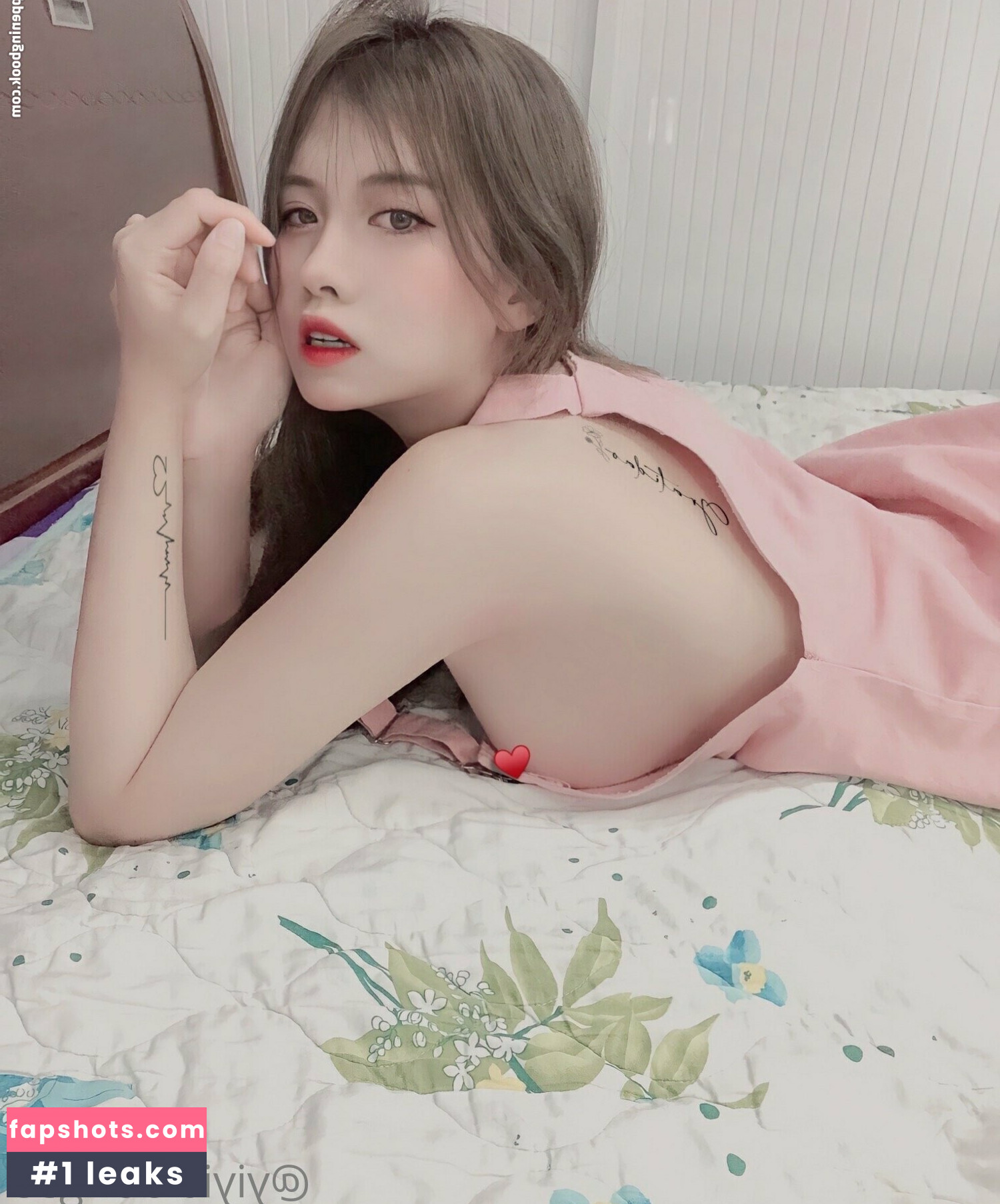 YiYi gallery photo #5