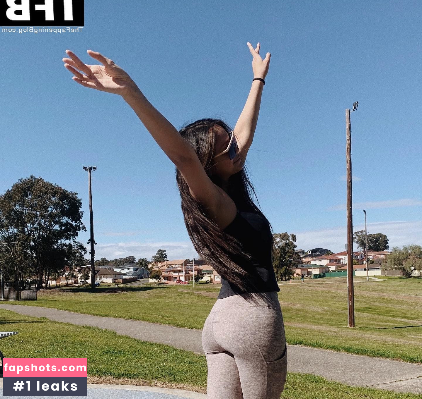 Ylona Garcia gallery photo #15