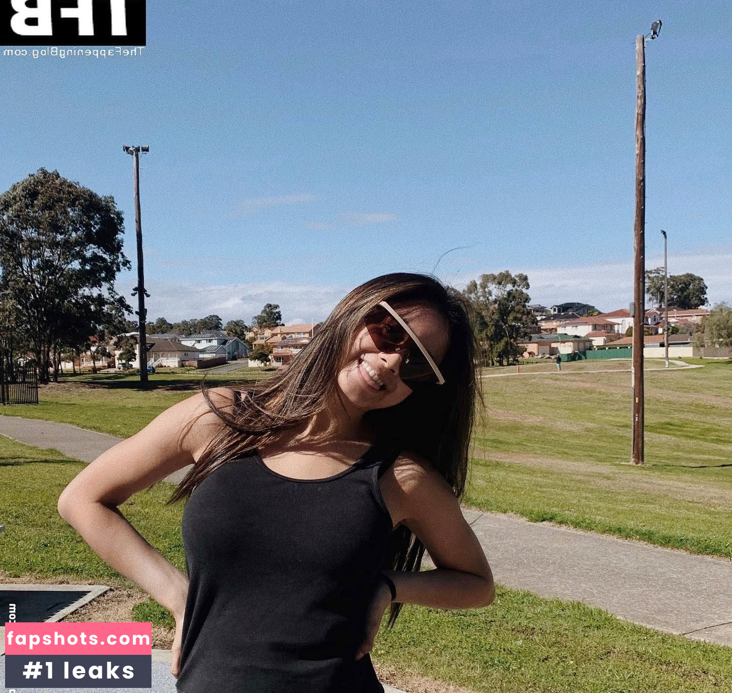 Ylona Garcia gallery photo #16