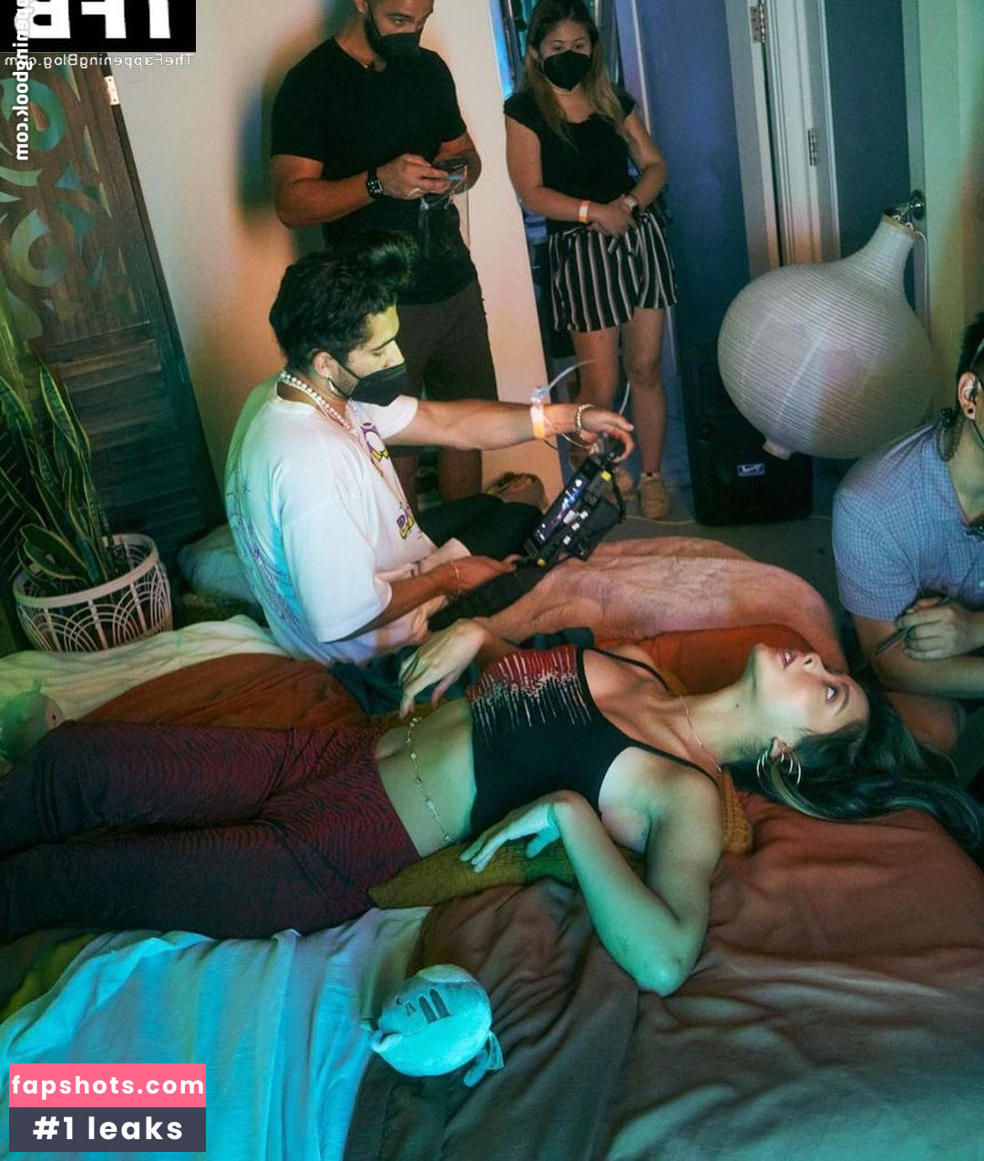 Ylona Garcia gallery photo #20