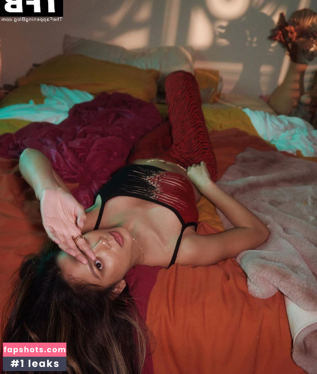 Ylona Garcia gallery photo #22