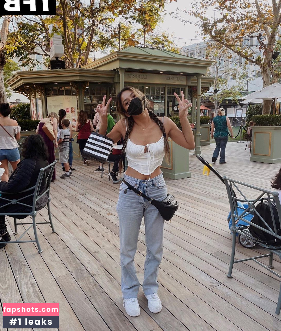 Ylona Garcia gallery photo #23