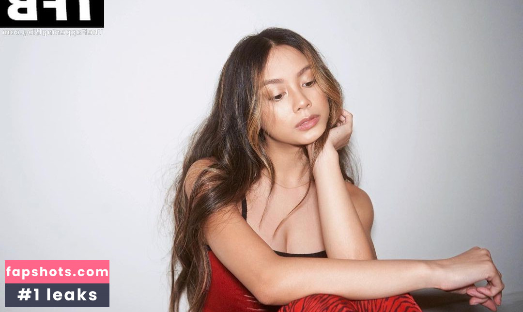 Ylona Garcia gallery photo #25