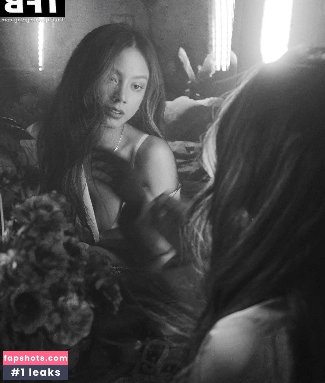 Ylona Garcia gallery photo #27