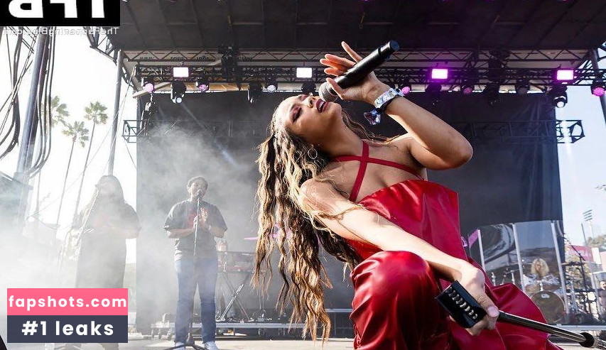 Ylona Garcia gallery photo #31