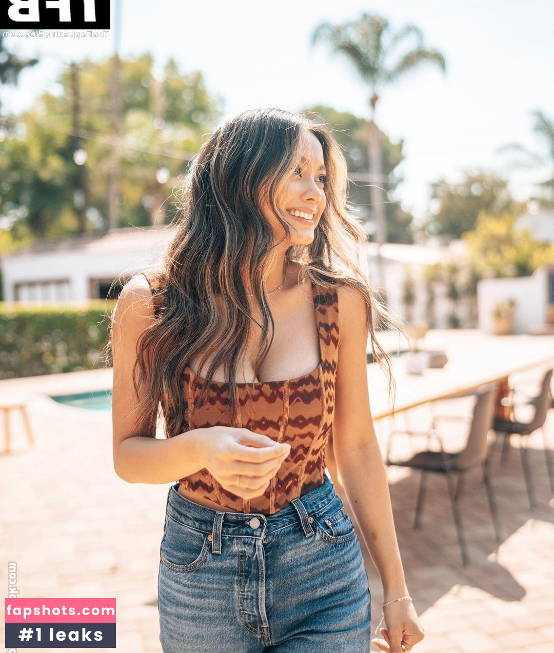 Ylona Garcia gallery photo #32