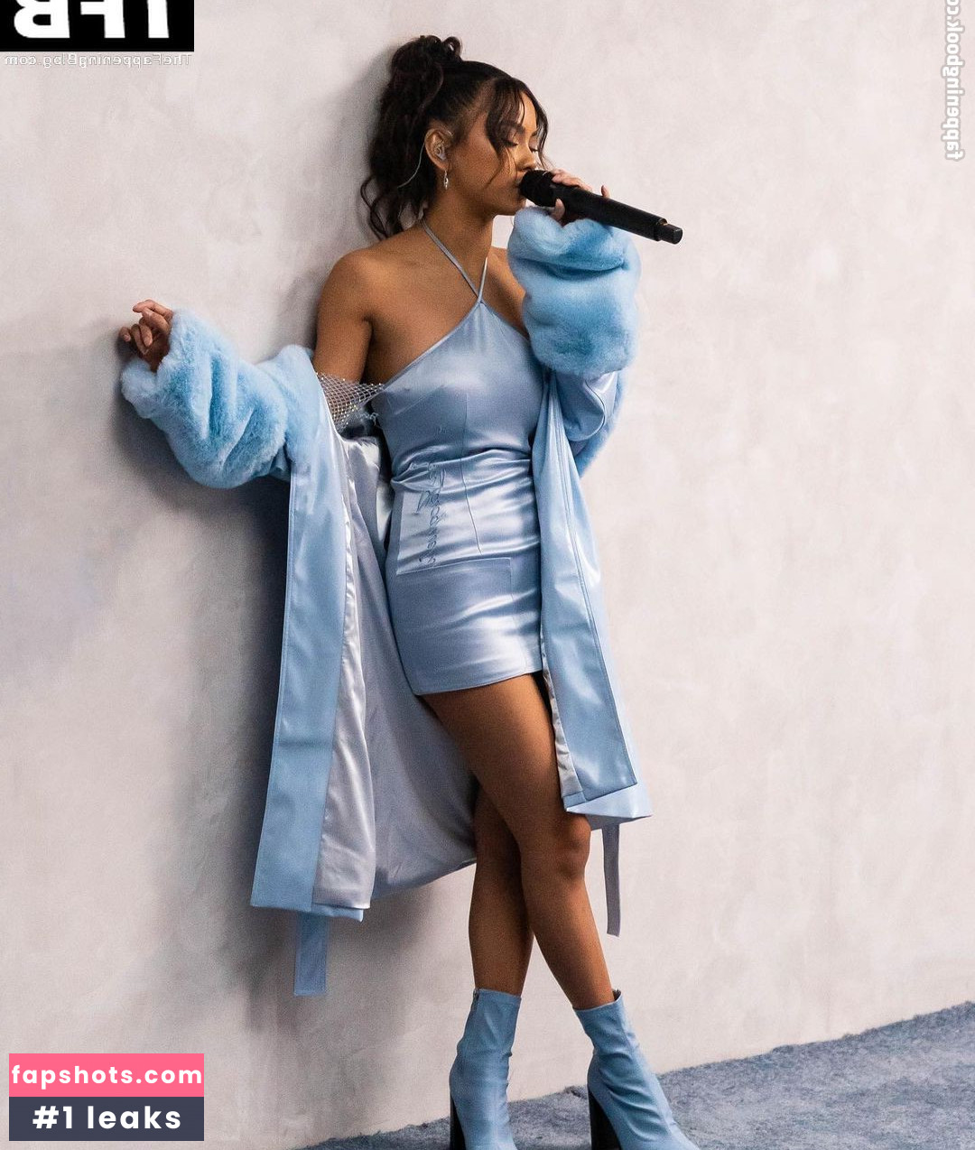 Ylona Garcia gallery photo #35