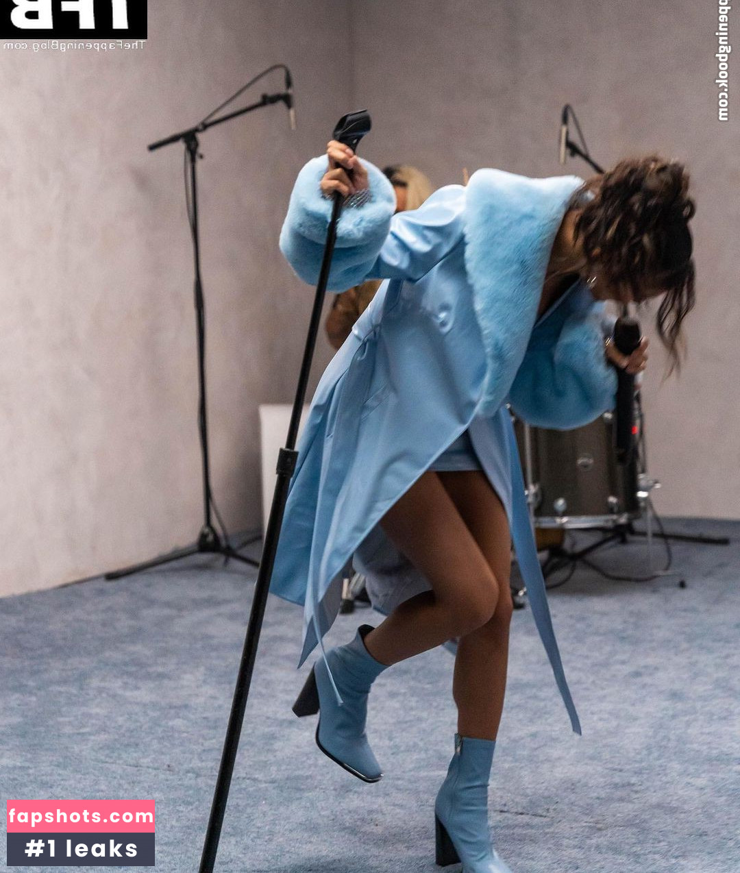 Ylona Garcia gallery photo #36