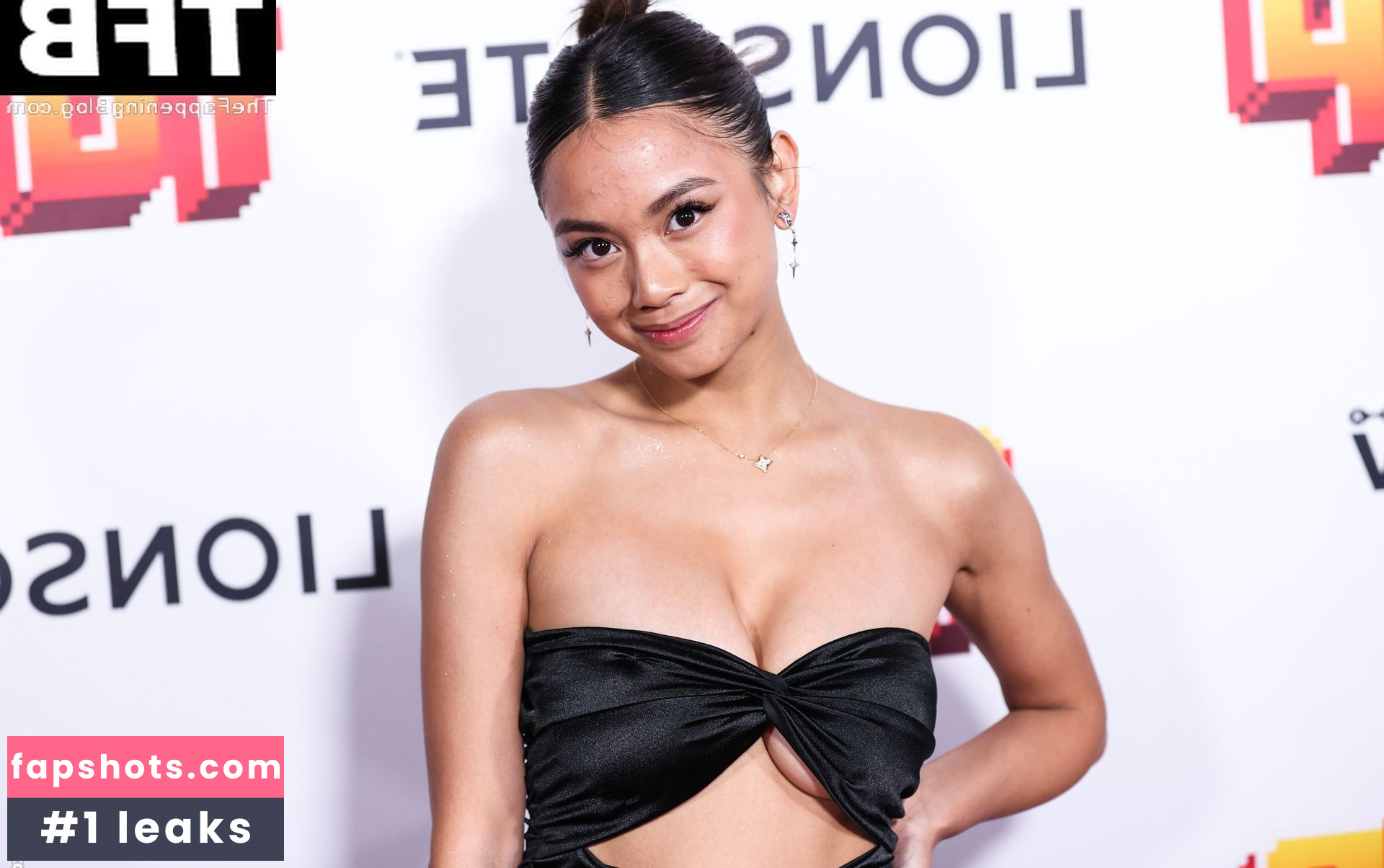 Ylona Garcia gallery photo #47