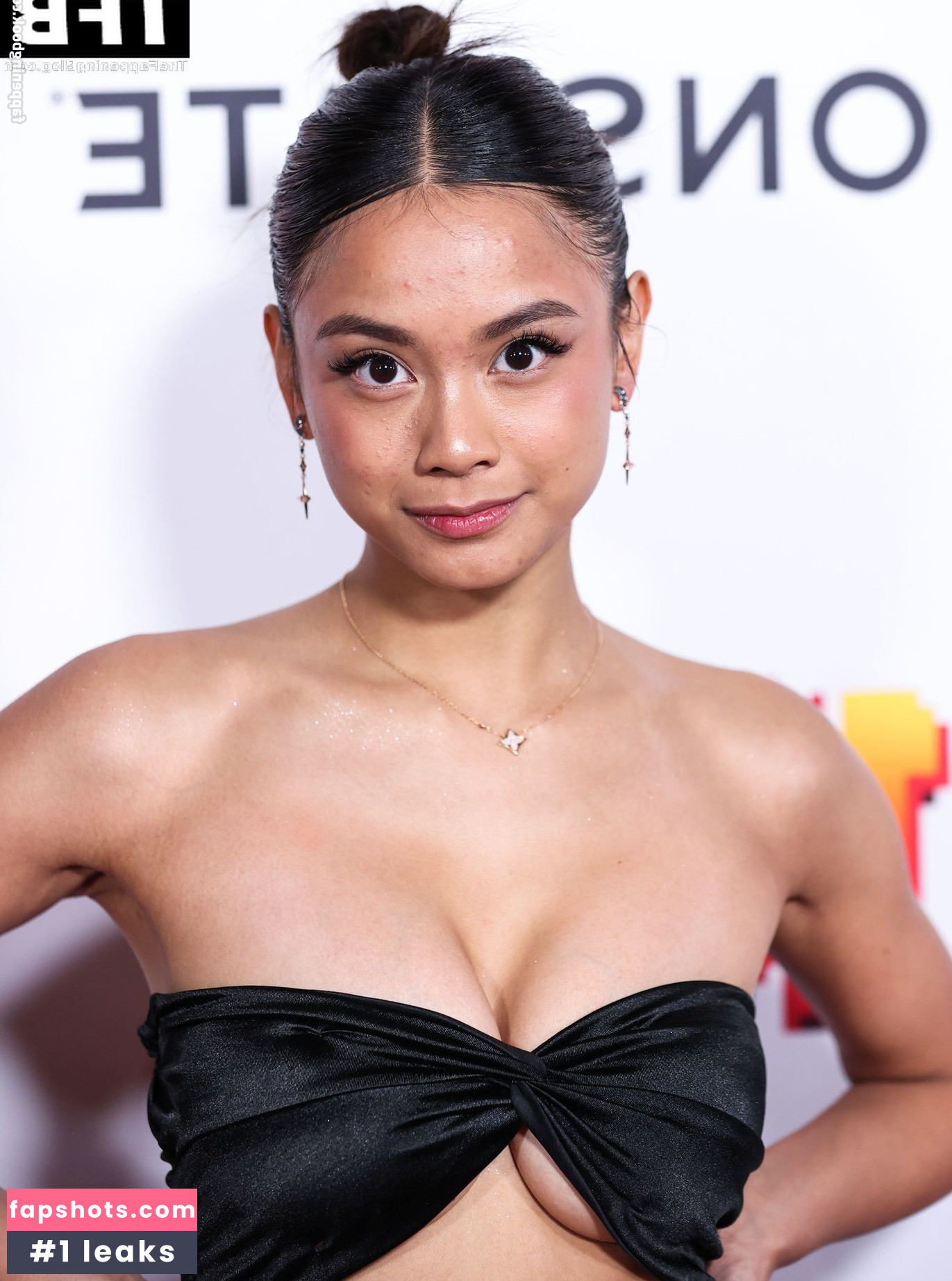 Ylona Garcia gallery photo #49