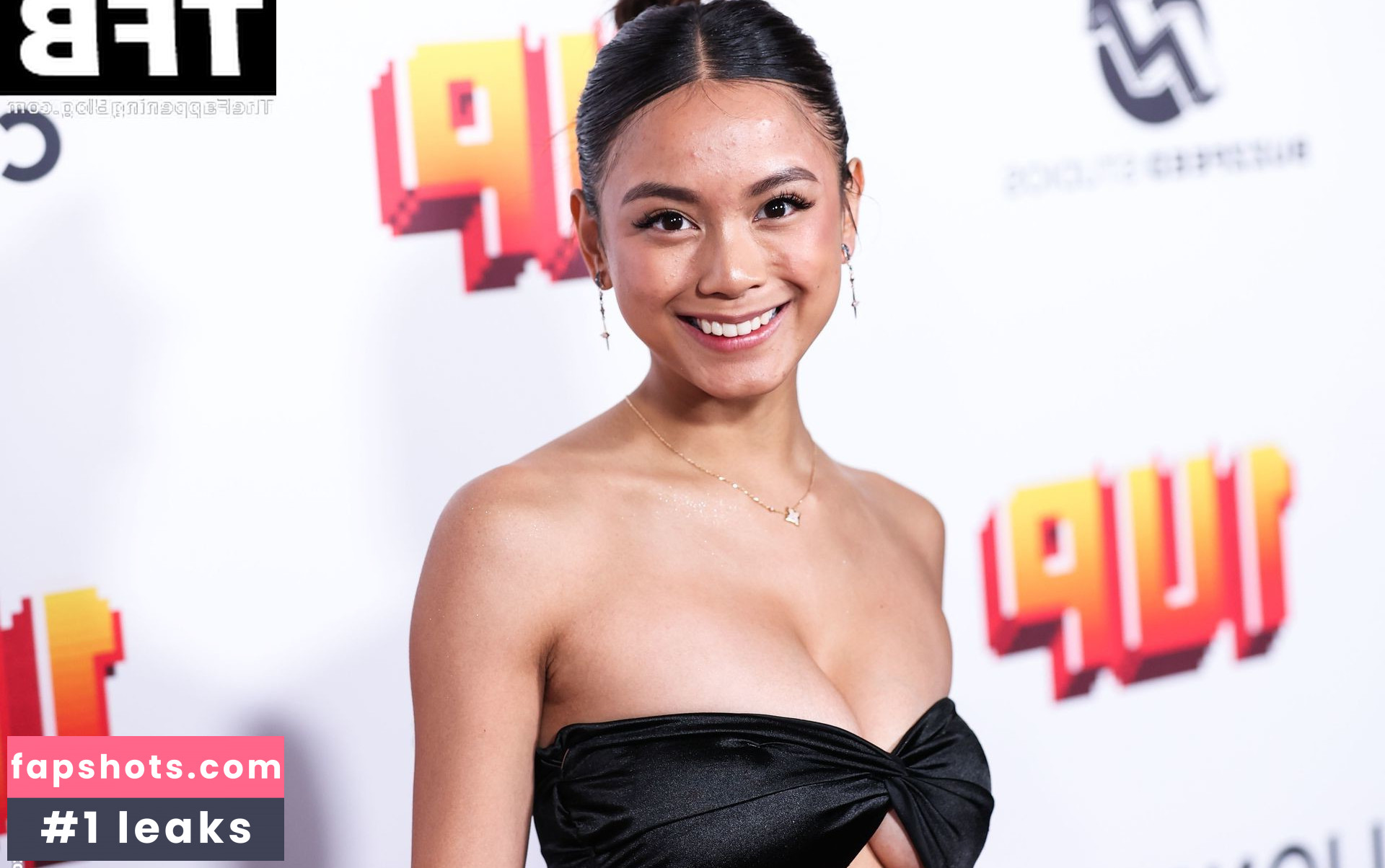 Ylona Garcia gallery photo #51