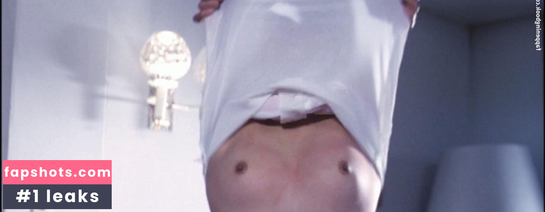 Yoko Shiraki gallery photo #12