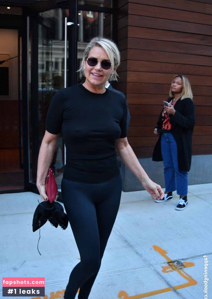Yolanda Hadid gallery photo #12